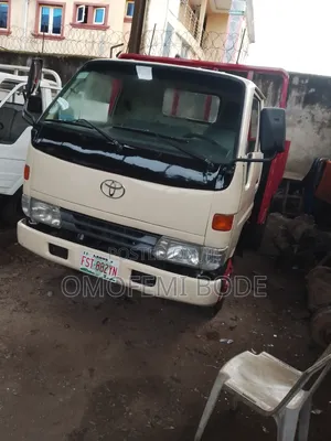 Toyota Dyna 200 Normal Hand Six Tyres 2002