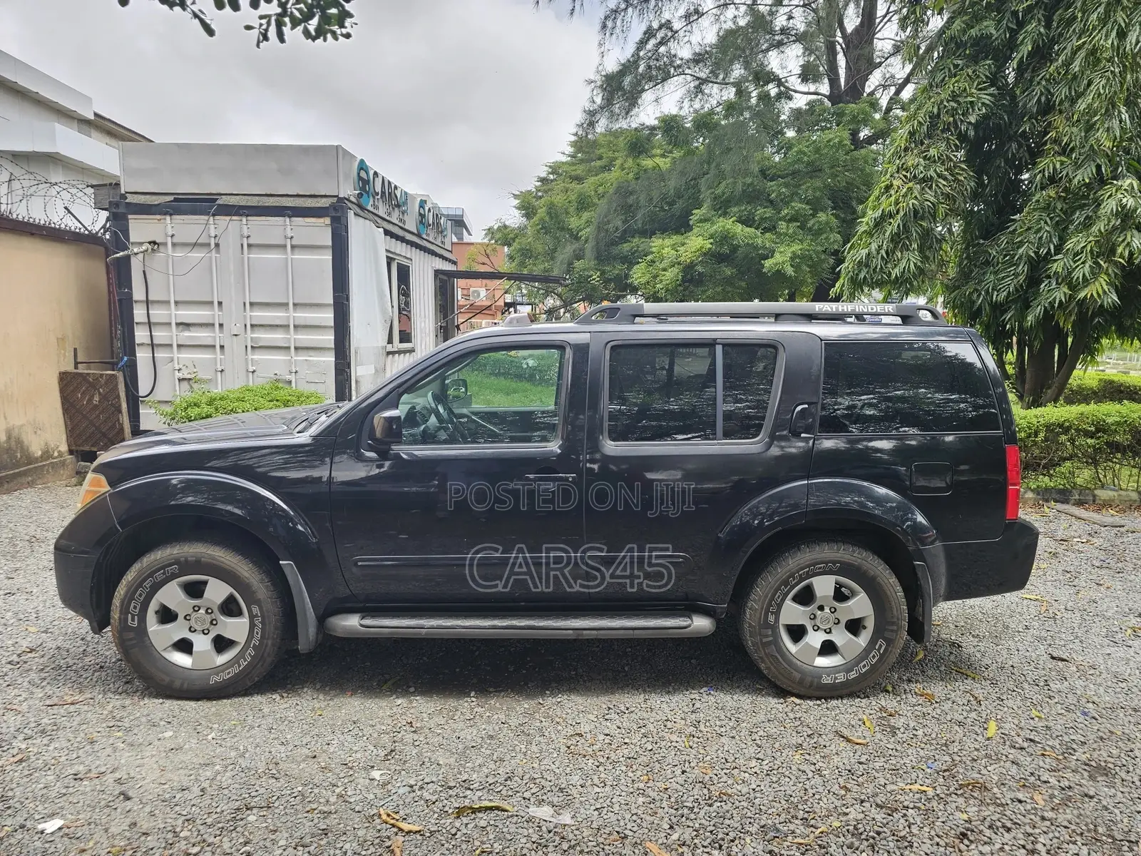 Nissan Pathfinder 2007 Black