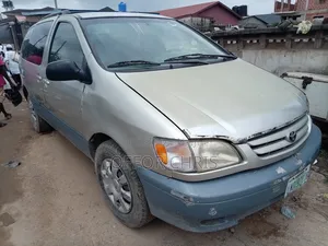 Toyota Sienna 2001 Silver
