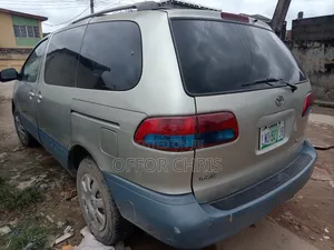 Toyota Sienna 2001 Silver