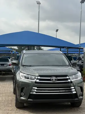 Toyota Highlander XLE 4x4 V6 (3.5L 6cyl 8A) 2017 Green