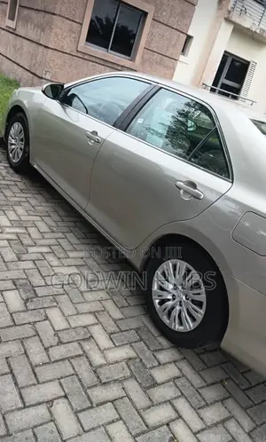 Toyota Camry LE 4dr Sedan (2.5L 4cyl 6A) 2014 Gray