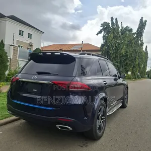 Mercedes-Benz GLE-Class 2022 Blue