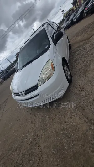 Toyota Sienna 2006 White