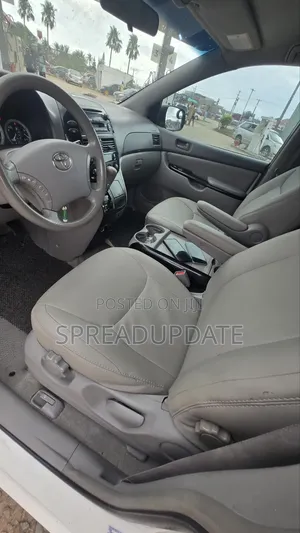 Toyota Sienna 2006 White