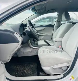 Toyota Corolla LE 4dr Sedan (1.8L 4cyl 4A) 2013 Silver