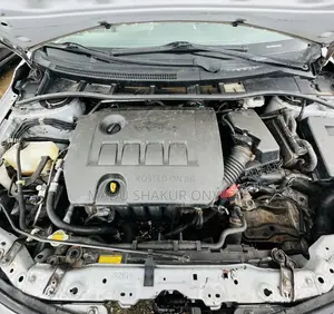 Toyota Corolla LE 4dr Sedan (1.8L 4cyl 4A) 2013 Silver