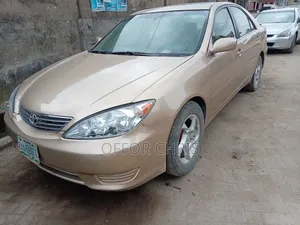 Toyota Camry 2004 Gold