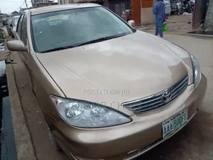 Toyota Camry 2004 Gold