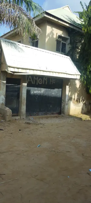 7bdrm Duplex in Layin Tafida, Gwale for sale
