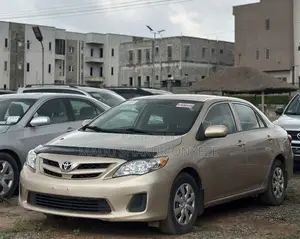 Toyota Corolla LE 4dr Sedan (1.8L 4cyl 4A) 2013 Gold