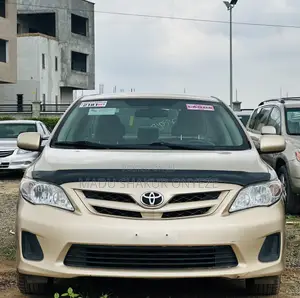 Toyota Corolla LE 4dr Sedan (1.8L 4cyl 4A) 2013 Gold
