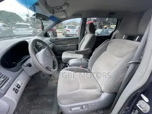 Toyota Sienna LE 8 Passenger 2010 Blue