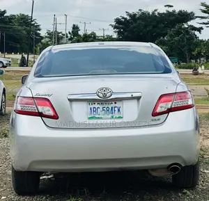 Toyota Camry XLE 4dr Sedan (2.4L 4cyl 5A) 2009 Silver