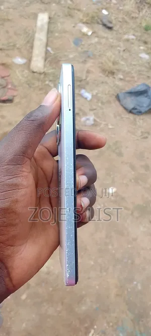 Tecno Spark 20 128 GB Blue