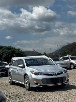 Toyota Avalon XLE Premium Sedan FWD (3.5L 6cyl 6A) 2013 Silver