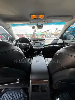 Toyota Avalon XLE Premium Sedan FWD (3.5L 6cyl 6A) 2013 Silver