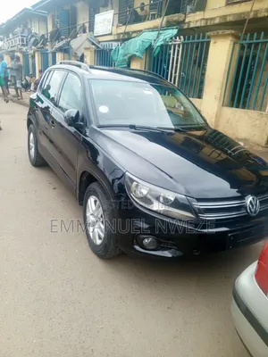 Volkswagen Tiguan S with Sunroof 2013 Black