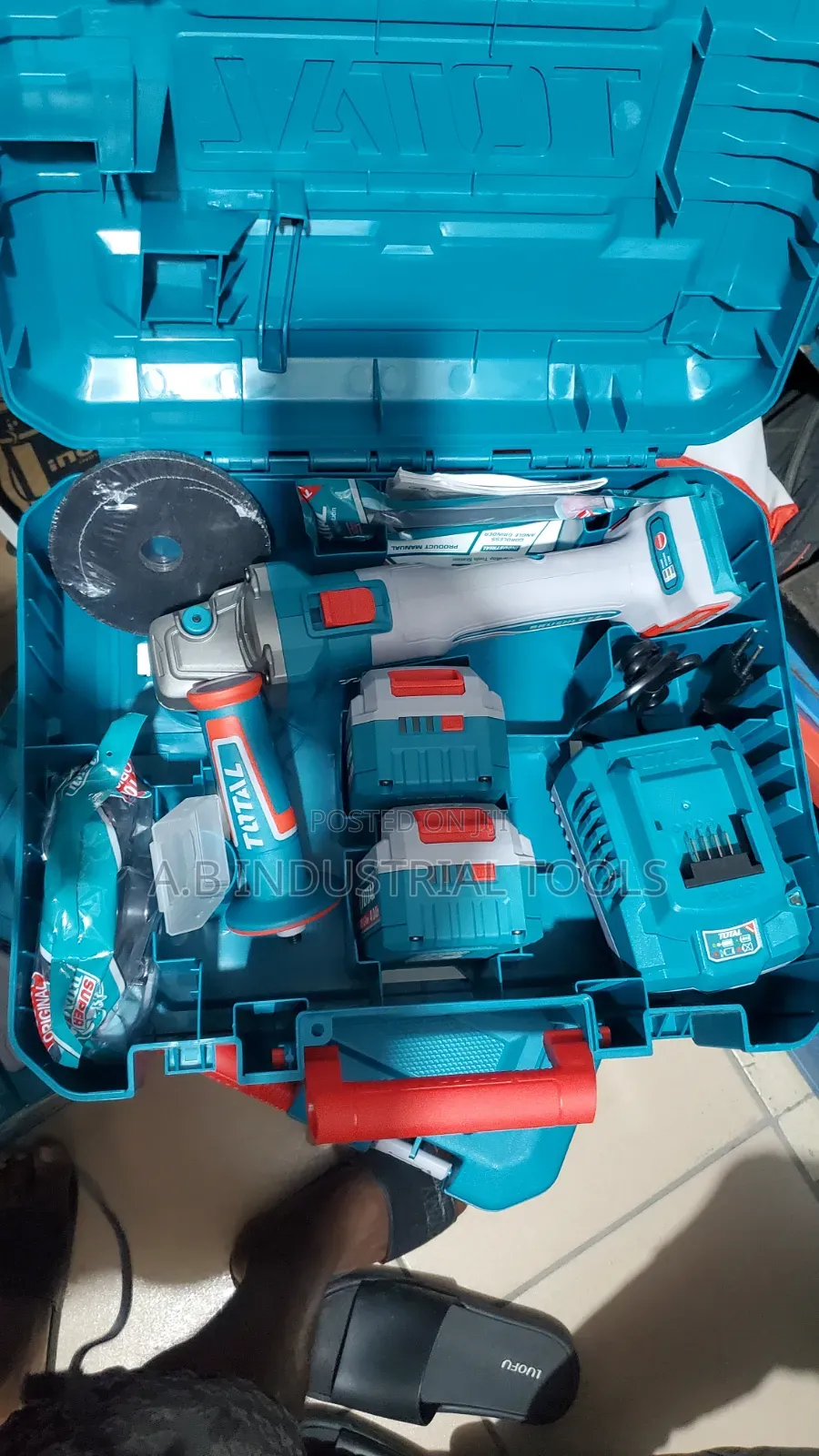 TOTAL 20V Cordless Brushless Angle Grinder Kit