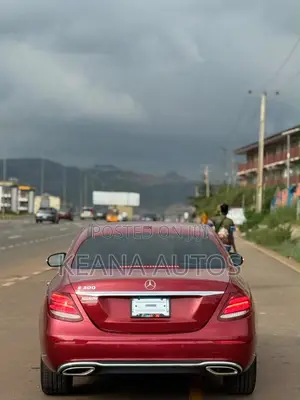 Mercedes-Benz E300 2018 Red