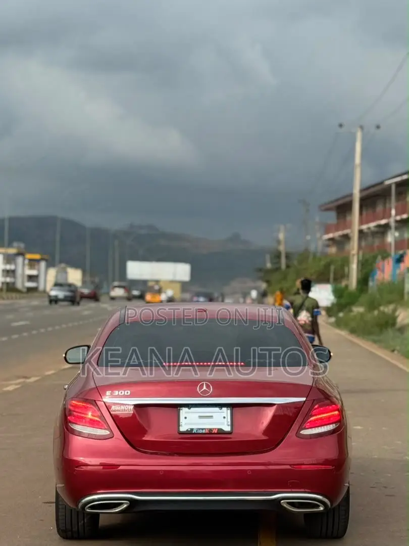Mercedes-Benz E300 2018 Red