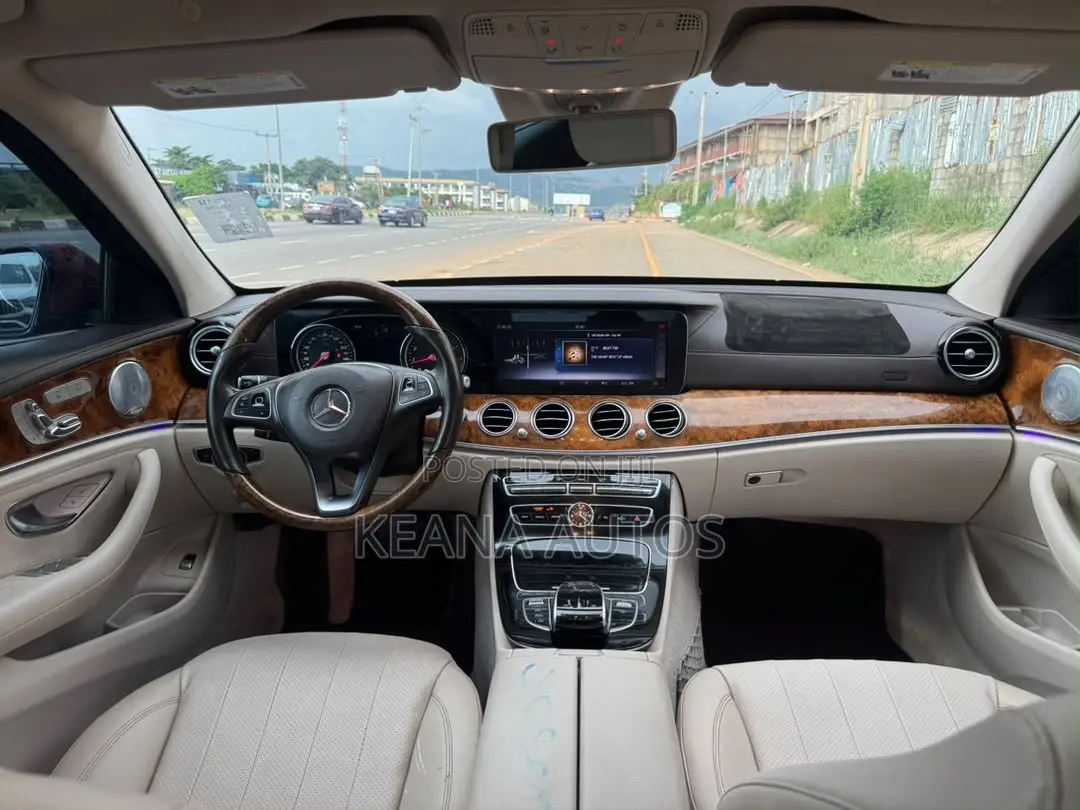 Mercedes-Benz E300 2018 Red