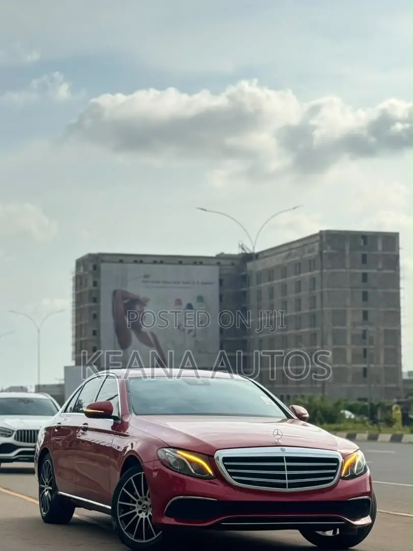 Mercedes-Benz E300 2018 Red