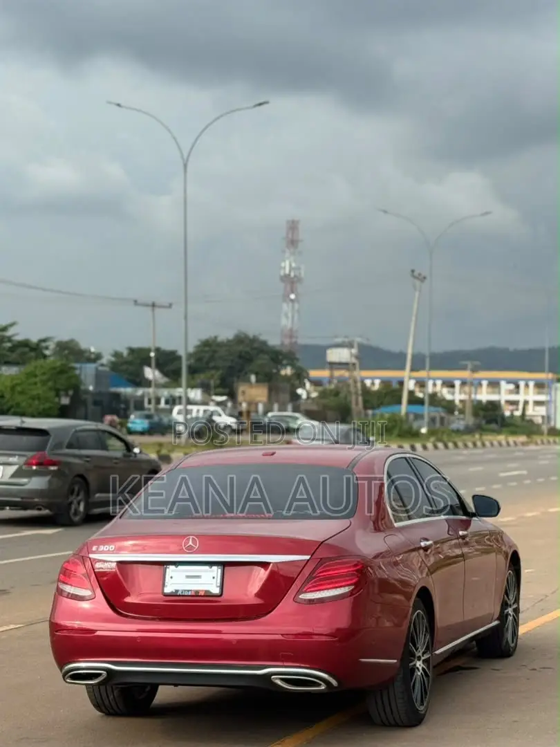 Mercedes-Benz E300 2018 Red