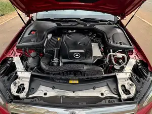 Mercedes-Benz E300 2018 Red