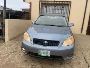 Toyota Matrix Hatchback AWD (1.8L 4cyl 4A) 2005 Blue
