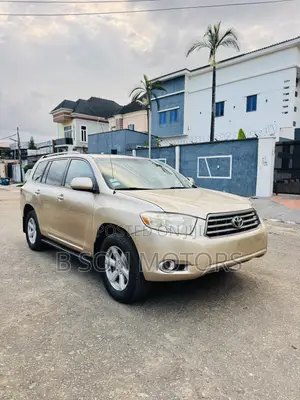 Toyota Highlander Base 2009 Gold