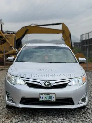 Toyota Camry XLE 4dr Sedan (2.5L 4cyl 6A) 2014 Silver