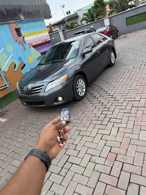 Toyota Camry XLE 4dr Sedan (2.5L 4cyl 6A) 2011 Gray