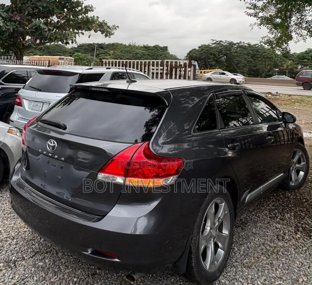 Toyota Venza XLE 2012 Gray