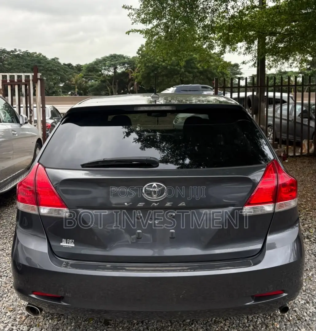 Toyota Venza XLE 2012 Gray