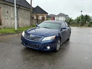 Toyota Camry XLE 4dr Sedan (2.5L 4cyl 6A) 2011 Blue