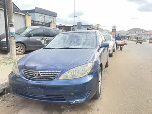 Toyota Camry LE 4dr Sedan (2.4L 4cyl 5A) 2005 Blue