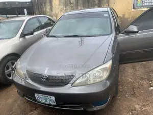 Toyota Camry 2004 Gray