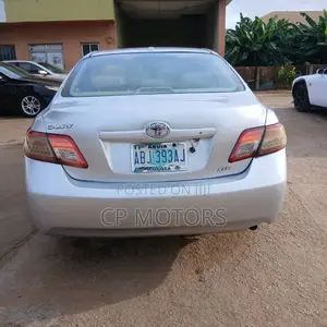 Toyota Camry 2010 Silver