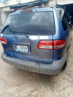 Toyota Sienna 2002 Blue