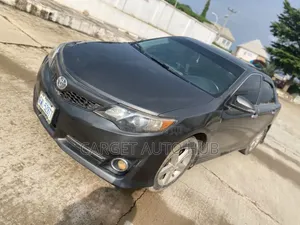 Toyota Camry SE 4dr Sedan (2.5L 4cyl 6A) 2014 Gray