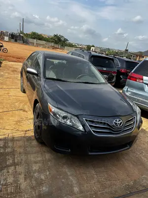 Toyota Camry LE 4dr Sedan (2.5L 4cyl 6AM) 2010 Gray