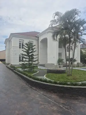 5bdrm Duplex in Zone B for sale