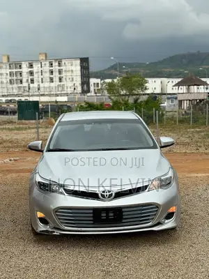 Toyota Avalon Limited Sedan FWD (3.5L 6cyl 6A) 2013 Silver