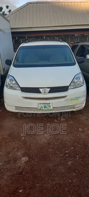 Toyota Sienna 2005 White
