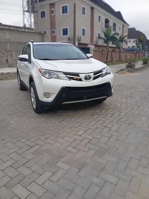 Toyota RAV4 Limited 4dr SUV (2.5L 4cyl 6A) 2015 White