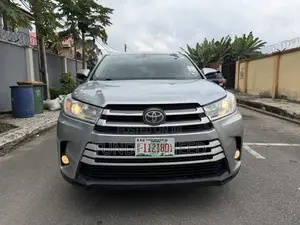 Toyota Highlander XLE 2019 Silver