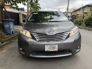 Toyota Sienna XLE 7-Passenger 4dr Minivan AWD (3.5L 6cyl 6A) 2015 Gray