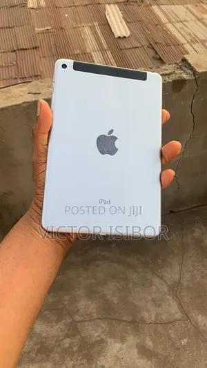 Apple iPad mini 4 128 GB Silver