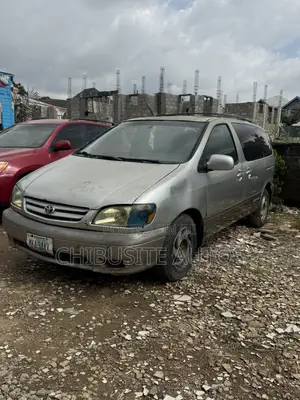Toyota Sienna 2002 Silver